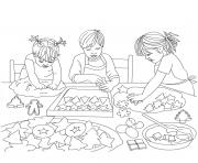 Coloriage enfants cuisinent gateaux noel