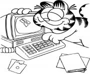 Coloriage Garfield utilise son ordinateur